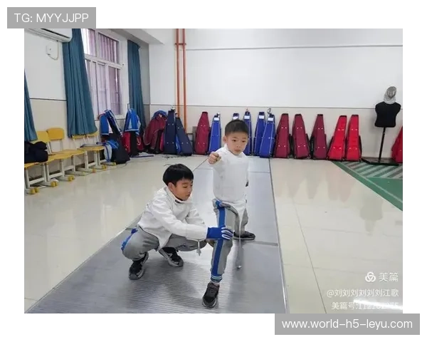 击剑队进行节奏变化专项训练，应对能力提高