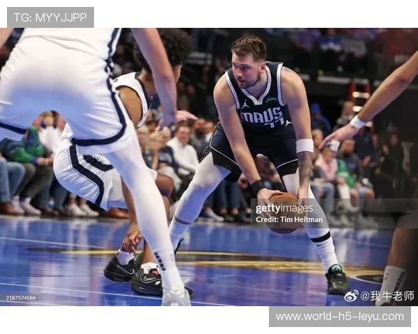 东契奇全场22投9中，砍下29分11篮板10助攻3抢断，东契奇克服颈伤触底反弹 单节暴走狂砍19分强势收胜